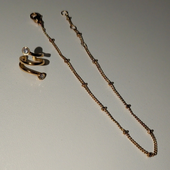 EarCuff Gold-tone and Dainty Bracelet Gold-tone - Picture 4 of 6